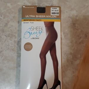 Ultra sheer nylon pantyhose